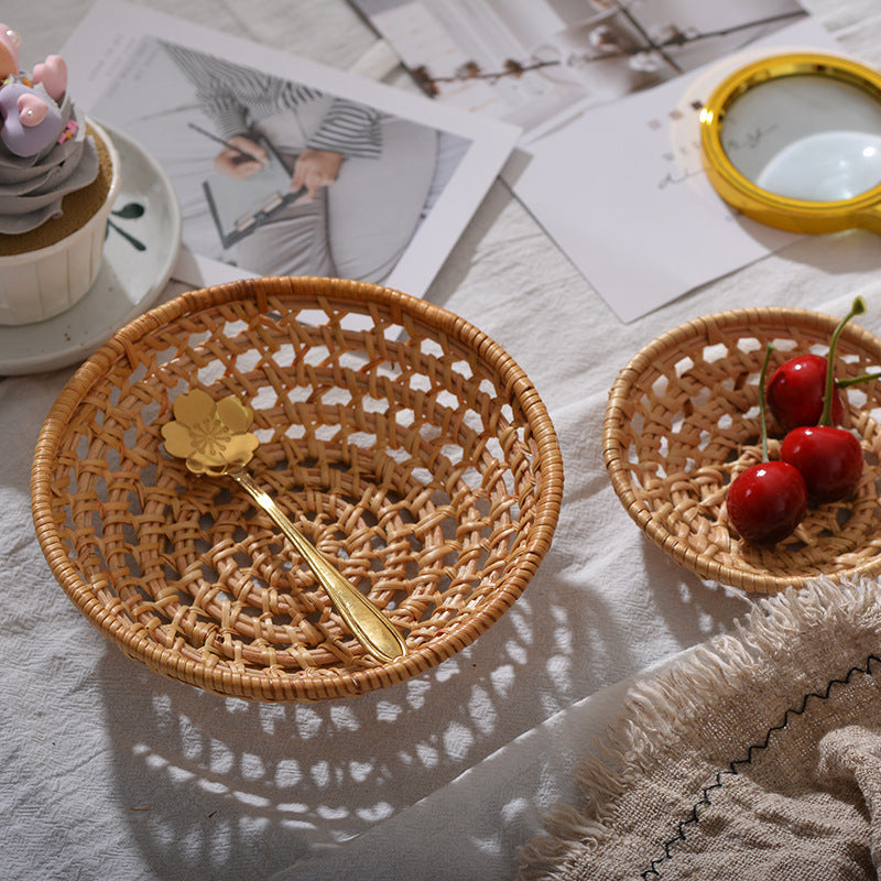 Zenyara Rattan Vintage Hollow Storage Tray, Round Mini Fruit Tray